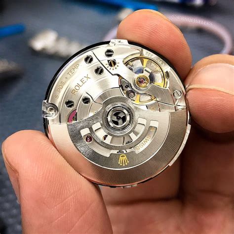 rolex calibre 3235 automatic movement